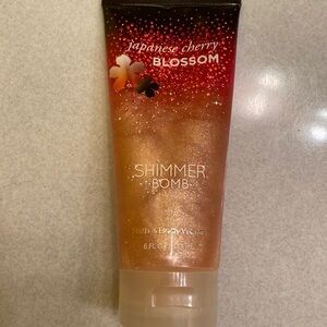 Nwt cherry blossom shimmer bomb